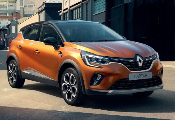 Ето го и първият пълен хибрид в тази класация - Renault Captur E-Tech, който благодарение на своята усъвършенствана система с двоен електромотор, позволява на стария 1,6-литров бензинов двигател да постигне едва 5,1 л/100 км. Резервоарът е с обем 48 литра и това означава потенциален пробег от над 940 км.
