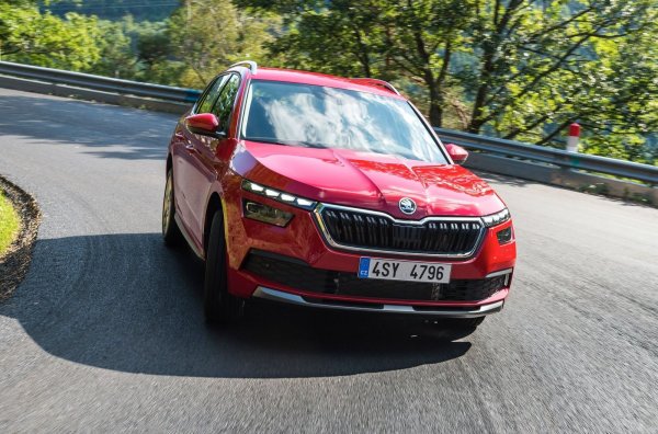 Най-новото попълнение в SUV-семейството и малките SUV-модели на Volkswagen Group е не само сред най-практичните и обемни автомобили, но е и сред най -ефективните. Версията със 100 к.с., осигурявани от 1,2-литров мотор с 3 цилиндъра, харчи 5,4 л/100 км. Тя разполага с 50-литров резервоар, което позволява, макар и с малко, да задмине хибридното Renault Captur.