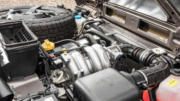 През 2001 г. производството достига 1,5 милиона единици, а малко след това се появява и модификацията 21214 със система за разпределително впръскване на гориво. Измененията по автомобила го правят много по-модерен и по-приятен за каране.