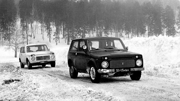 Две години по-късно се появява втори вариант – 2Э2121, който се приближава до серийната „Нива“. Горе-долу по това време моделът е патентован, а след това е подготвена и първата серия от опитни образци, която е от 50 автомобила. Те са проверени в Москва, след което са изпратени на тестове.