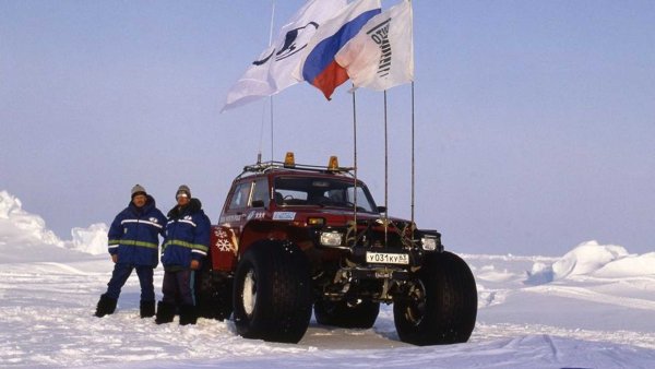 В този период АвтоВАЗ прави доста промени по модела, като включва някои разработки на General Motors. Освен това, производителят създава и най-различни модификации, които използва за постигането на редица рекорди. Една от тях  - напълно стандартна &bdquo;Нива&ldquo;, през 1999 г. се изкачва на собствен ход на височина от 5726 метра в Хималаите. А версията &bdquo;Марш&ldquo;, направена специално за тежки терени, покорява Северния полюс.