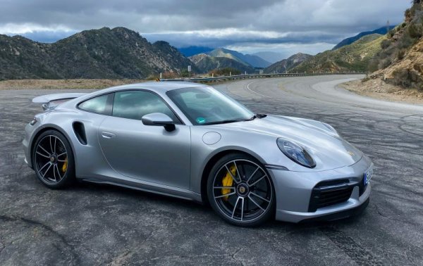 Няма кой да догони класиката от Цуфенхаузен - 1617 регистрации за Porsche 911, далеч пред Mazda MX-5 (856) и BMW Z4 (794). 
