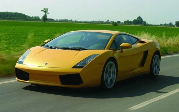 Вторият вариант за инвестиция според застрахователите е суперавтомобилът Lamborghini Gallardo MT, произведен между 2003 и 2013. Особено ценна е версията с механична скоростна кутия. В момента колекционерите плащат между 93 000 и 260 000 евро за тази кола, но цената ще продължи да расте.