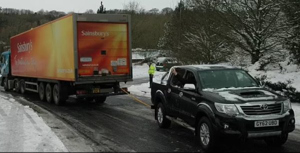 Цена*: от 11 700 евро

Надеждност и Toyota Hilux вървят ръка за ръка. Top Gear от ерата на Джереми Кларксън винаги го е наричал най-издръжливото превозно средство на пътя. BBC дори паркира един върху жилищен блок, преди да го взриви. И Hilux излезе от развалините. Тези пикапи са толкова солидни, че са изключително желани в страните от Африка и в Австралия,. Hilux е малко вероятно да ви подведе в храстите или пустошта.

Не особено популярен на всички пазари, Warrantywise все пак има извадка от 250 екземпляра на възраст от четири до 10 години, за да предостави оценка за надеждност - и отбеляза 85,3, Най-високата сметка за ремонт звучи невероятно. Да, няма грешка - 1170 евро! И това е най-евтиният ремонт от всички 10 автомобила в този списък.
