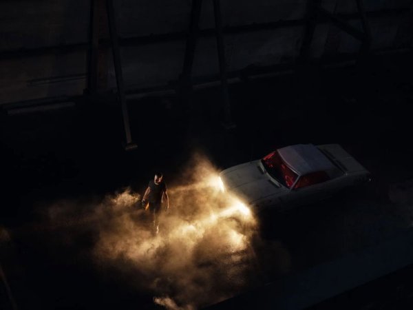 За декември Брайън Адамс е заснел два кадъра: себе си...
