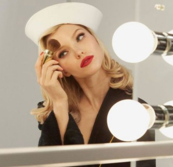 Супермоделът Джиджи Хадид украси едно от последните издания
