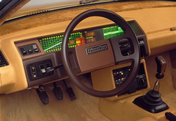 Платформата идва от Volvo 343 с неговия 1.4-литров 4-цилидров мотор с горни клапани (OHV), способен да прати до 70 конски сили към задните задвижващи колела. 
