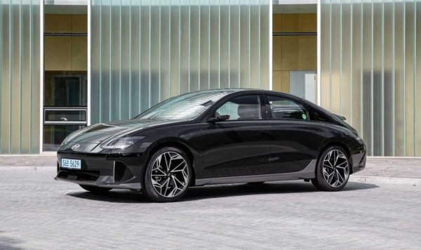 По подобен начин южнокорейската LG разширява производствените си хоризонти с дъщерното дружество LG Energy Solution, което през първата половина на 2023 г. стана вторият по големина международен производител на тягови батерии за електрически автомобили.
Тогава бяха подписани важни споразумения за стратегическо сътрудничество между LG Energy Solution и Stellantis, Hyundai, Honda и General Motors за обособяване на производство на батерии в Северна Америка.
