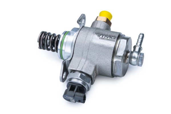 При 1.2 TSI има и проблеми с бензиновата помпа под високо налягане. Нейното протичане може да доведе до навлизане на бензин в маслото, което се проявява чрез осезаема миризма на гориво и повишаване на нивата на маслото. От гледна точка на издръжливостта на двигателя, това е алармен сигнал – разреденото масло смазва по-зле, което застрашава както вала, така и турбокомпресора, или злополучната верига, за която вече стана дума.

Друг симптом на проблеми с помпата е трудността при стартиране при ниски температури и по-дълги спирания. Колата отнема много време, хваща само втория или третия път, понякога се появяват грешки в налягането на горивото. 

Смяната на помпата и проверката на горивната система са необходимост, а игнорирането на темата може да ускори износването на целия двигател.
