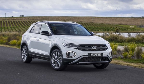 През миналата година кросоувърът на базата на Golf бе най-продаваният модел на VW на Стария континент, но сега поне част от интереса се връща към първообраза. T-Roc отчита почти 16% спад на годишна база. 
