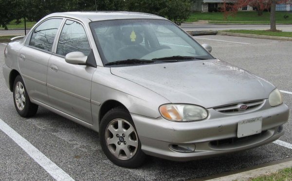 Не е лесно да се идентифицира първият &bdquo;оригинален&ldquo; модел на Kia, марка, която от 70-те години на миналия век е посветена на производството на японски автомобили по лиценз &ndash; основно Mazda. Първият модел е седанът Kia Sephia, произведен от 1992 г., който ровежда атаката на европейските пазари. 