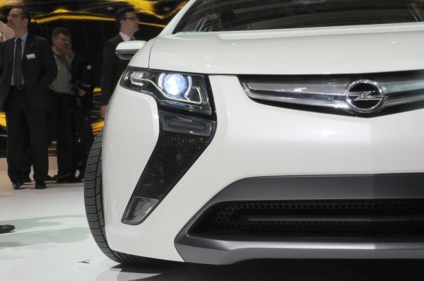 Женева 2009 / Opel Ampera