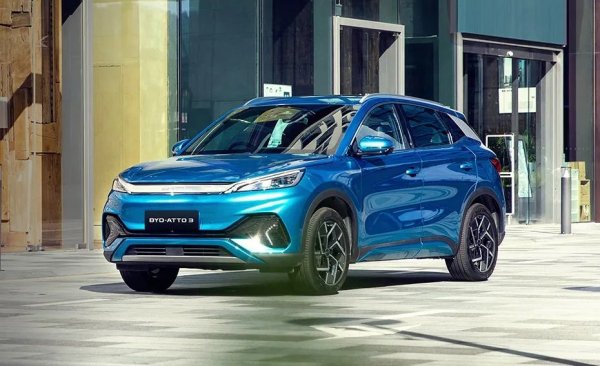 Китайският производител на леки автомобили и автобуси, който още преди години привлече солидна инвестиция от Уорън Бъфет, на практика е удвоил пазарния си дял за по-малко от две години. Главната заслуга е на собствената гама електромобили и електрически автобуси на BYD. 
BYD е съкращение от Build Your Dreams. Групата е основана през 1995 в Шънджен, а в автомобилния сектор навлезе с придобиването на Qinchuan Automobile Company през 2002. BYD има и джойнт-венчър с Daimler за производство на луксозни електромобили (Denza). 

Пазарен дял през 2021: 7%
Кого снабдява: BYD, Ford
