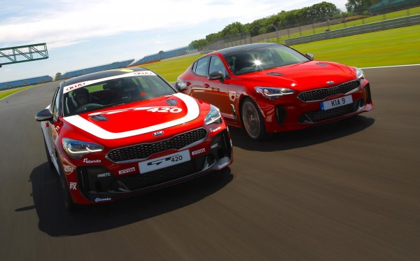 Stinger GT се превръща в пистов звяр