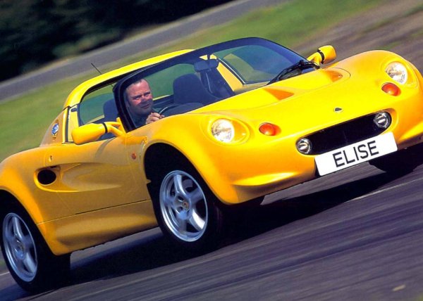 Общо колата получи три серии, като само първата беше заранена в САЩ. Автомобилът впечатли със скоростта си, въпреки че има скромни 118 к.с. под капака. Тази безспорно готина британска машина беше забранена в САЩ заради десния волан и неправилния покрив. 