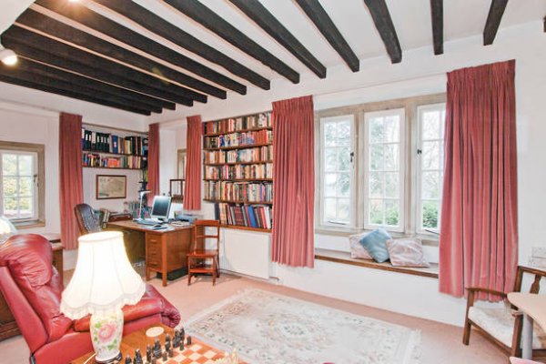 Родната къща на Джеръми Кларксън. Имотът, който се намира в близост до град Донкастър, се продава за 714 000 евро