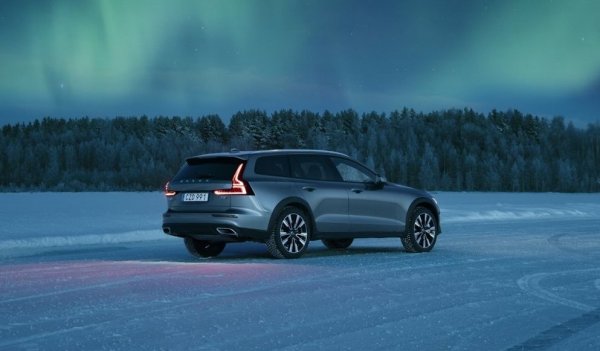 Подобно притеснение през зимния период имат много от собствениците на автомобили с автоматична скоростна кутии. Реално обаче при преминаване през тежък терен или на хлъзгава настилка на пътя хидротрансформаторът позволява плавно дозиране на подаването на гориво и така се избягва нежелателното буксуване.