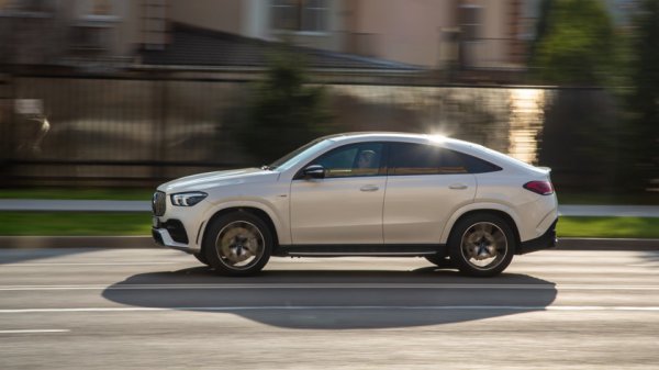 Още едно заблуждение от времената, когато на автомобилите се поставяха автоматични скоростни кутии с 3 или 4 предавки. Съвременните агрегати вече имат по 8-10 скорости и превключват по-бързо от средностатистическия шофьор. Затова и разликата с механичните скоростни кутии е незначителна, като често може да бъде дори в полза на автоматика