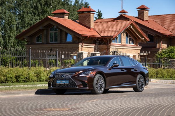 Хидротрансформаторът поема голяма част от загубите на трансмисията, като намалява коефициента на полезно действие на силовия агрегат. Ранното му блокиране обаче отчасти компенсира това. Още повече, наличието на 8-10 предавки намалява оборотите на двигателя при движение извън града, което снижава разхода на гориво.