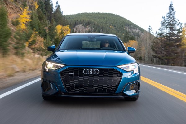 Споменатият по-рано VW Golf GTI показва, че турбодвигателите на германския концерн могат да бъдат и доста икономични. Това не се променя и когато те се поставят на модел на Audi. Според агенцията за опазване на околната среда обикновеният 2,0-литров турбодвигател на S3 с мощност 204 к.с. харчи още по-малко – между 6,2 и 7,1 л/100 км, когато не е свързан със системата за задвижване на четирите колела quattro.