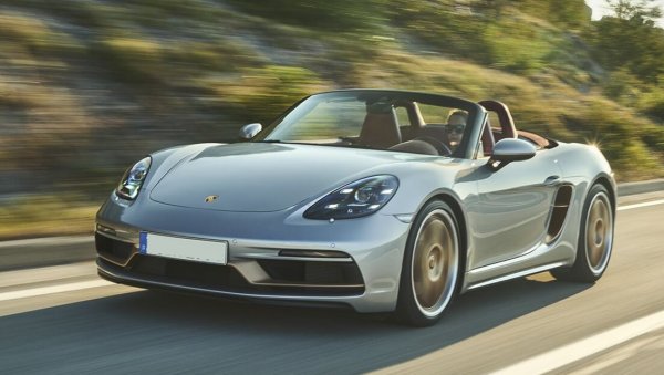 И като стана дума за &bdquo;боксери&ldquo;, няма как да бъдат пропуснати Porsche 718 Boxster и Cayman. Факт, е че те харчат малко повече от останалите, но пък получавате 2 пъти по-висока мощност, като от EPA твърдят, че при нормално шофиране по магистрала разходът може да падне до 8,71 л/100 км, като за това помага и PDK-трансмисията.