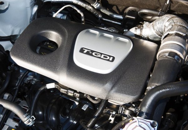 През 2016 г. дебютира с бензинови двигатели (1.6 със 132 или 177 к.с.) или дизелови двигатели (1.7 със 116 к.с. и 2.0 със 136 или 185 к.с.). Следващата година пристигна 1.7 турбодизел със 141 к.с., а през 2018 при фейслифта  двигател 1.7 е заменен от 1.6 със 116 или 136 к.с. От 2019 последните, както и 2.0 със 185 к.с., също се предлагат като меки хибриди. 

Също така в продажба на някои пазари в Европа е 126 к.с. 1.6 bi-fuel LPG. Следващата година в продажба останаха само три варианта с двигатели 1.6 &ndash; дизел със 116 к.с. и 136 к.с. и бензинов мек хибрид, към които през 2021 се присъедини и бензинов мотор.