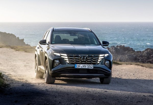 Най-популярният е XLine, следван от по-добре оборудвания Exellence. По-трудни за намиране са XTech "base" и спортната N Line. Най-популярните версии са бензиновият мек хибриден турбо с мощност 150 к.с. и нехибридният турбодизел с мощност 116 к.с. През 2021 последният представляваше 21% от регистрациите на модела. Пълните бензинови хибриди и "леките" дизелови хибриди са лесни за намиране, за разлика от plug-in.