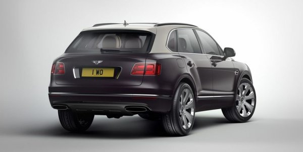 Извън спорния според някои дизайн, Bentayga предлага несравними нива на лукс и комфорт. Колко точно лукс? Ами ще споменем само, че опционално се предлага часовник за арматурното табло, който струва над 130 000 евро...