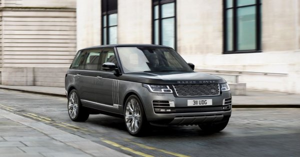 SV Autobiography е продукт на подразделението Special Vehicle Operations на JLR и представя най-доброто, което Range Rover може да предложи. Освен многобройните луксозни опции, всъдеходът е оборудван със същия V8 със суперчарджър като Range Rover Sport SVR.