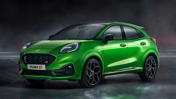 Ford Puma ST е един от най-мощните кросоувъри в B-сегмента, като под капака му е поставен 1,5-литров EcoBoost двигател с 200 к.с. Той позволява ускорение от 0 до 100 км/ч за 6,7 секунди и развиване на максимална скорост от 200 км/ч. Този мотор се комбинира само с 6-степенна механична скоростна кутия. 