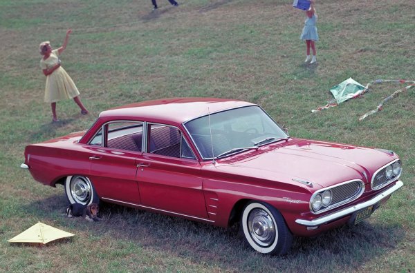 Получилият се двигател излиза много тежък (240 килограма), но изключително евтин за производство - в крайна сметка всичко в него е като при V8. И двата двигателя имат един и същ диаметър на цилиндъра и ход на буталото, освен това разделят общо 120 компонента в дизайна. Правят се също така на едно място, което довежда до значително съкращаване на разходите.
Четирицилиндровият двигател развива мощност от 110 до 166 конски сили, в зависимост от версията на карбуратора. Двигателят е спрян през 1964 г., паралелно с разработването на второто поколение на Tempest.