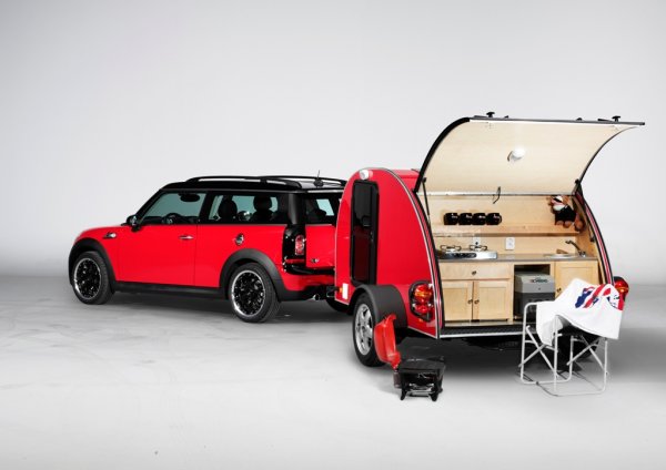 На къмпинг с Mini - луксозна каравана и стилна покривна палатка от Mini 