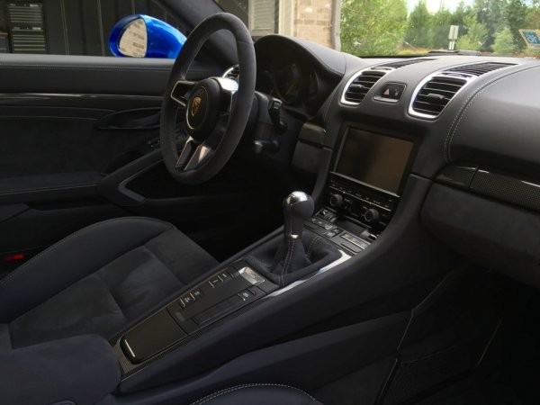 Мъж продаде своето Cayman GT4