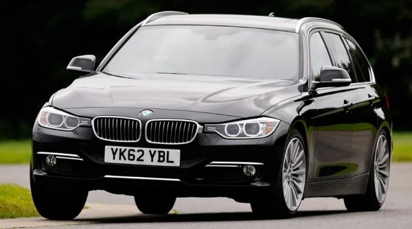 Баварецът се усеща по-спортно от конкурентите си тук. Той е директен и пъргав, без да отива твърде далеч. Спирачките са много мощни, тази кола е майстор на движението по магистрала. 