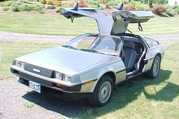 DeLorean, автомобилът от попурярната трилогия Завръщане в бъдещето