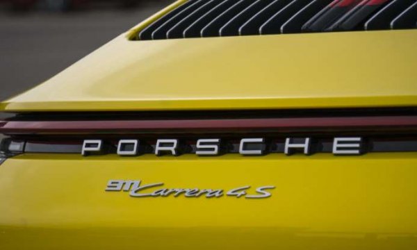 Porsche е неизменен лидер през последните пет години, запазвайки мястото си на най-добра луксозна марка. Моделите Macan, който е начело в компактния луксозен SUV сегмент, Cayenne, 911 и новият Taycan се представят отлично в своите категории, като това означава, че Porsche ще бъде силен конкурент за години напред.