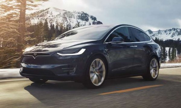 Цена: 89 990 долара

Стойност след 5 години: 47,3% от базовата -  42 565

Първият сериен електрически SUV на пазара - Tesla Model X, е едновременно бърз и ефективен. Адаптивното въздушно окачване е стандартно, като кросоувърът се предлага с 5 или 7 места. Достъпът до задните седалки става с врати тип "Falcon Wing" (Крила на сокол), а благодарение на липсата на двигател с вътрешно горене, Model X предлага и голям преден багажник.

През 2021 година Tesla пуска на пазара версията Model X Plaid, която разполага с три електрически мотора със съвкупна мощност от 1020 к.с. Очаква се, че този вариант ще има пробег от 540 км с едно зареждане и ще ускорява от 0 до 100 км/ч за 2,5 секунди.
