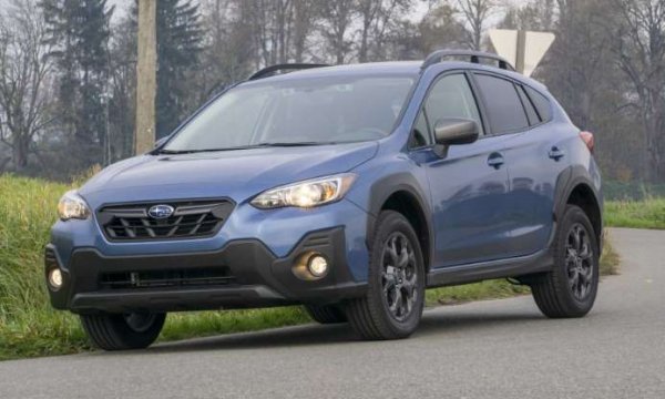 Цена: 22 245 долара

Стойност след 5 години: 50,4% от базовата - $ 11 211

Subaru представи последното поколение Crosstrek преди няколко години, като то изградено на изцяло нова платформа, на която първоначално дебютира с Impreza. Моделът се вписва чудесно в гамата на Subaru, като се отличава с познатата шестоъгълна решетка, формата на, впечатляващият пътен просвет и постоянната система за задвижване на четилрите колела.

В интериора има информационно-развлекателната система разполага с 8-инчов сензорен дисплей и Apple CarPlay / Android Auto свързаност. Комплексът Subaru Eyesight, която представлява усъвършенстваната система за подпомагане на водача на марката, вече е стандартна за всички версииCrosstreks (без тази с механична скоростна кутия). В гамата е включен и нова 2,5-литров мотор с 4 цилиндъра, развиващ 182 к.с.
