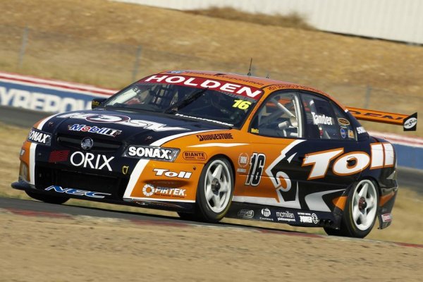 Най-голямото австралийско автомобилно състезание е V8 Supercars. Тази серия е известна далеч отвъд Зеления континент - според феновете на автомобилния спорт това е най-поразителното и зрелищно първенство за каросерии. А освен това V8 Supercars е главното бойно поле за  Ford и Holden, чието съперничестно от десетилетия разделя австралийците на два лагера. И честта на Holden от 2004 до 2007 г. защитава този VZ Commodore. В цялата история на шампионата автомобилите Holden взимат 450 победи, а Commodore VZ - 37 от тях. А ето и характеристиките на огнедишащия седан - мощност от около 620 коня, ускорение от място до 100 км/ч за 4 секунди и добрият стар петлитров V8.