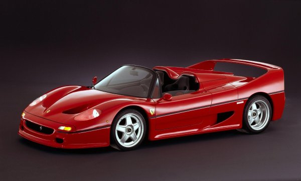 Това е автомобилът, позволил за първи път на човека зад волана да изпита емоции, които преди са били достъпни само за пилотите от Формула 1. За две години са произведени 349 бройки, оборудвани с V12 двигател, позволяващ максимална скорост от 376 км/ч. И ако по времето на производство Ferrari F50 е било скъпо &ndash; 1,5 млн долара, то инвестицията в него се е изплатила, тъй като в наши дни тази кола струва поне 4 млн долара.