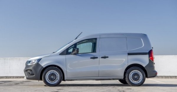 Лекотоварният модел на Renault всъщност отчита внушителния ръст от 9000% спрямо януари 2024, но това се дължи просто на факта, че тогава е имало регистрирана една-единствена бройка. 
