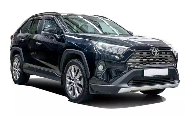 Дебелината и издръжливостта на боята на RAV4 не е повод за гордост от страна на японците. Самият корпус с алуминиеви капак, предни калници и задна врата обаче е дълголетен. Драскотините и потъмняването избиват след 3-4 години. Традиционно някои детайли - като брони, преден капак и колоните страдат, така че е по-добре да бъдат покрити със защитен филм.

Системата за измиване на фаровете излизат от строя след 3-5 години. Горе-долу за толкова самите фарове се изхабяват и потъмняват забележимо. Електрическата система обаче е надеждна, въпреки че понякога сензорите за дъжд се заблуждават. Студът обаче може да бъде проблем за системата за електрическо заключване на багажника.