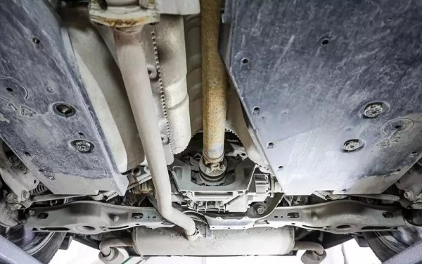 При по-простата система за задвижване на четирите колела DCT може да се наложи смяна на електромагнитния лагер на съединителя, като това се случва след около 100 000-120 000 км. Много е важно ремонтът да бъде извършен внимателно, тъй като лесно може да се увреди окабеляването на електромагнита.

При по-иновативната система DTV на Toyota има някои проблеми, като основно те са свързани с неизправност на муфата за освобождаване на съединителя в задния редуктор и раздатъчната кутия. Кардановият вал спокойно изкарва 180 000-200 000 км.
