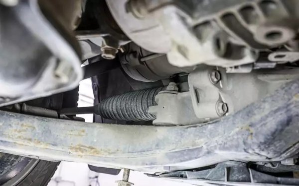 Повечето от външните стоманени елементи са изработени от метал, получен по технология Galvanneal. Всъщност това е поцинковане, но допълнено с процеса на допълнително нагряване - след почистване, ецване, флюсоване и поцинковане, ламарината се нагрява до температура над 1000 °C. Разтопеното желязо образува поцинкована сплав. 

Частите, изработени от такъв метал, са по-малко податливи на повреди от заваряване и са по-издръжливи от традиционно поцинкованата стомана. Всичко това означава, че корозията се отлага далеч във времето.