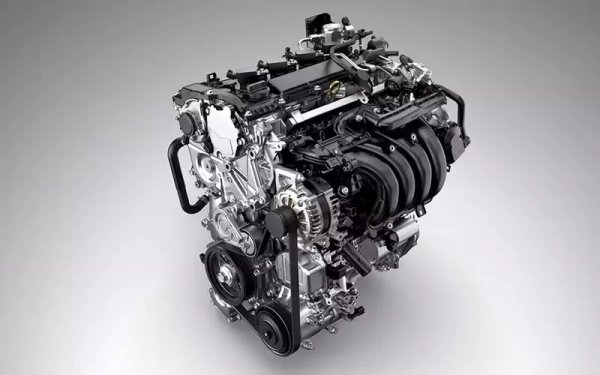 Двигателите от най-новото семейство Toyota Dynamic Force са 2,0-литров под код M20A-FKS (на снимката) и 2,5-литров A25A-FKS (на следващата снимка). В допълнение към комбинираното впръскване (във всмукателния отвор и директно в цилиндрите) има помпа на охладителната система с електрическо задвижване, електронно управление на термостата и маслена помпа с променлив работен обем. По отношение на механичната част ресурсът е около 300 000 км.