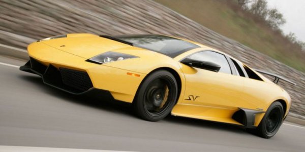 Най-бързата версия на суперколата на Lambo от зората на новия век. Ако се сдобиете с варианта със специален спойлер на мястото на обичайното гигантско антикрило, спокойно можете да направите 341 км/ч. 
