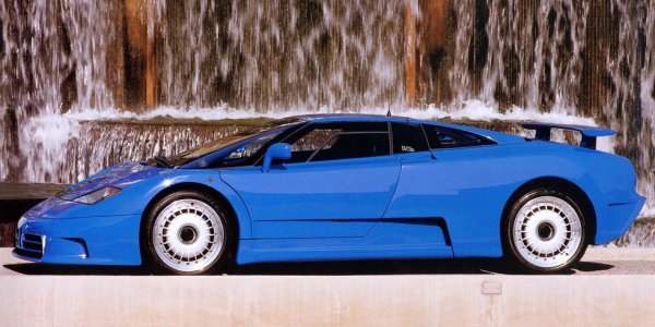 Преди Bugatti да се озове в лапите на VW и да създаде Veyron, компанията роди това - EB110 GT. За разлика от наследника си, тази кола имаше не 16, а "само" 12 цилиндъра, съчетани обаче с четири турбокомпресора. 
