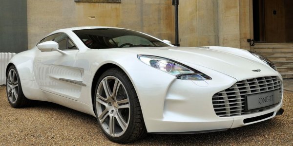 Както подсказва името, Aston Martin създаде само 77 бройки от това чудовище със 750 конски сили, и всяка от тях струваше над милион евро. Подобаваща цена за един от последните атмосферни V12. 

