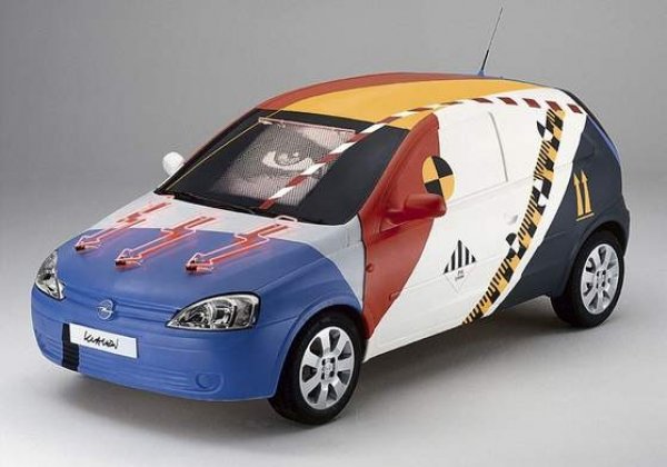 Opel Corsa C като арт проект на Петър Класен (2001).