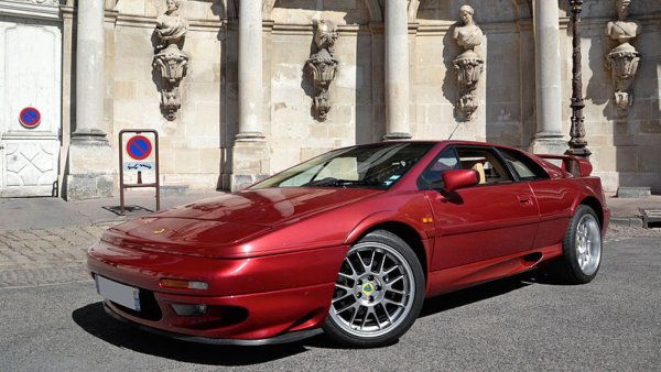 Технологиите по отношение на автомобилните светлини напреднаха много и дизайнът на фарове, които се прибират, когато не ти трябват стана изведнъж стар и ненужен. Последният автомобил, който използваше подобна система е Lotus Esprit, чиито продажби приключиха през 2004 година.